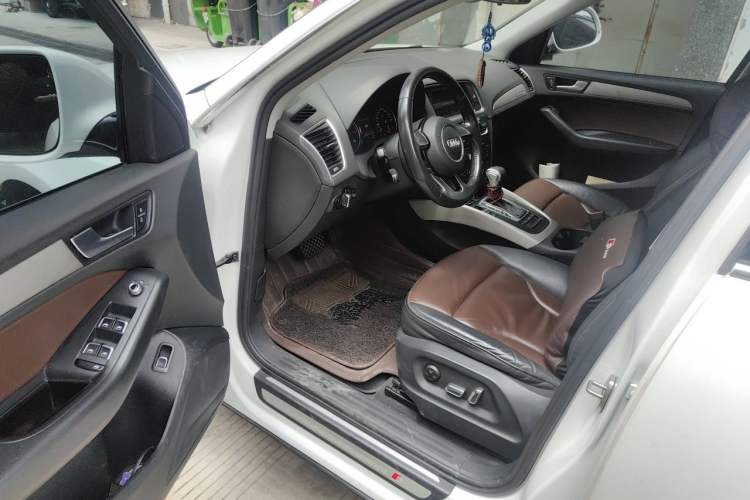 Used Audi Q5 2017 Plus 40 TFSI Ambition Model Driver Seat