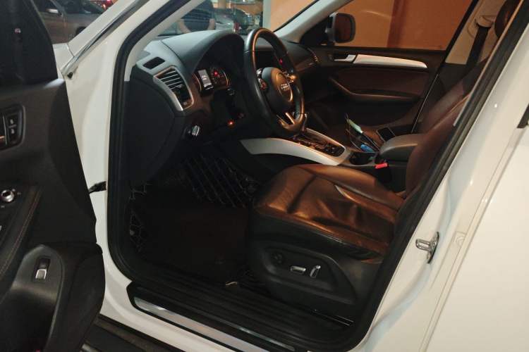 Used Audi Q5 2017 Plus 40 TFSI Technology Model Driver Seat