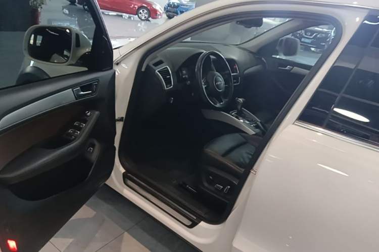 Used Audi Q5 2017 Plus 40 TFSI Technology Model Driver Seat