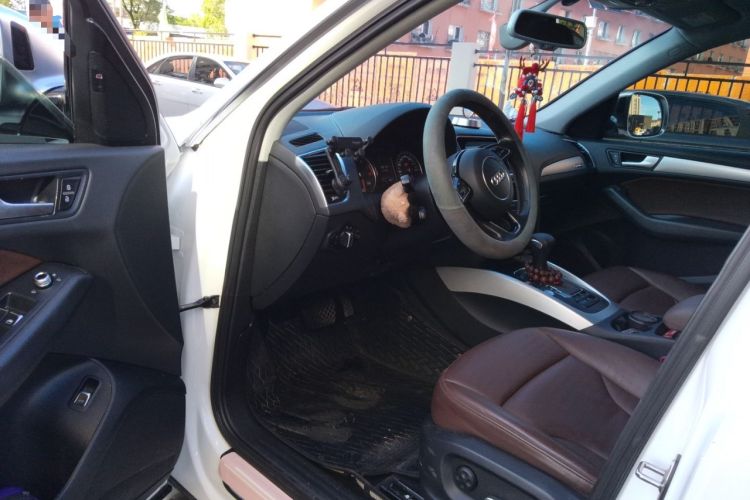 Used Audi Q5 2017 40 TFSI Technology Edition Driver Seat