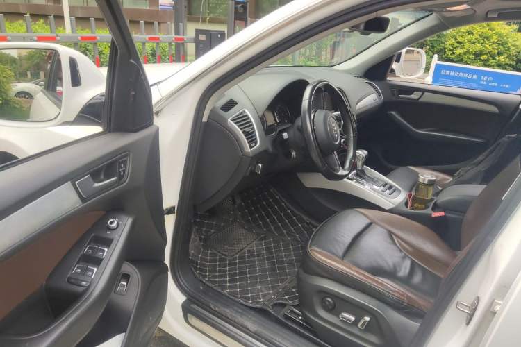 Used Audi Q5 2017 40 TFSI Technology Edition Driver Seat
