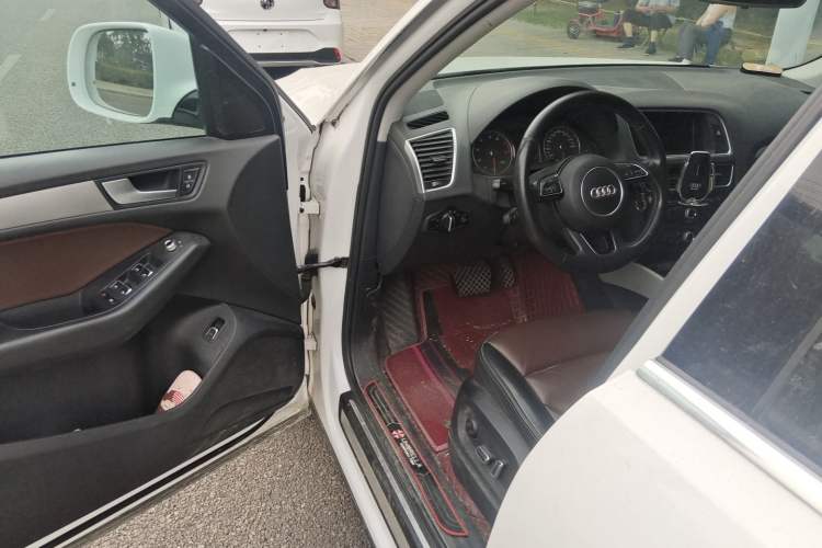 Used Audi Q5 2017 40 TFSI Ambition Edition Driver Seat