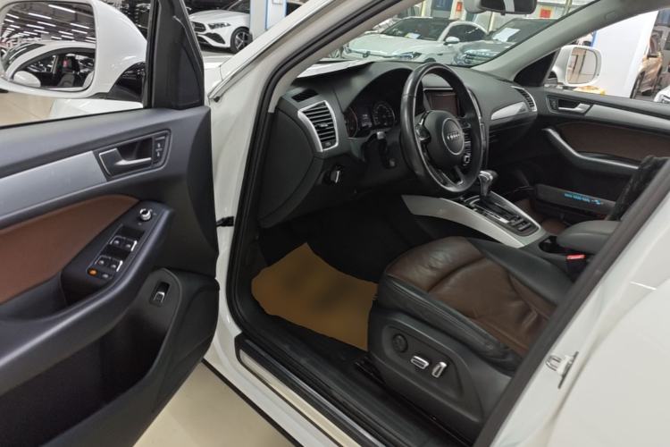 Used Audi Q5 2017 40 TFSI Ambition Edition Driver Seat