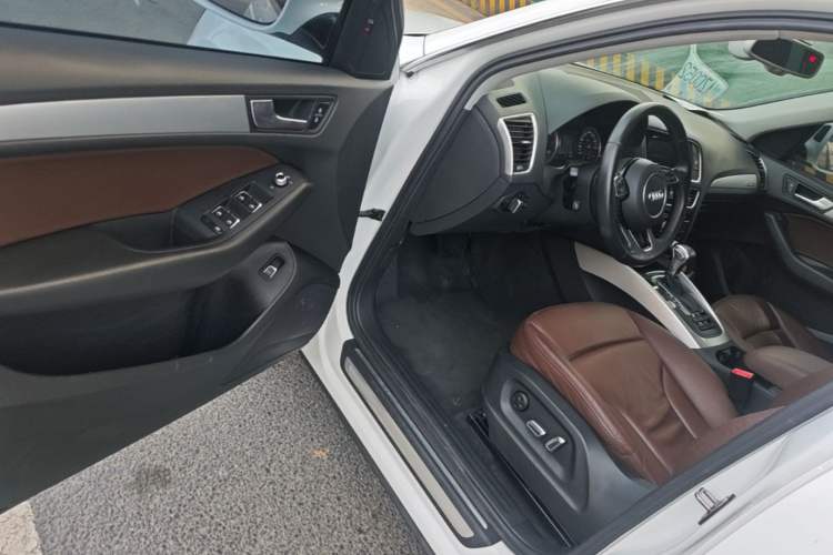 Used Audi Q5 2017 40 TFSI Technology Edition Driver Seat