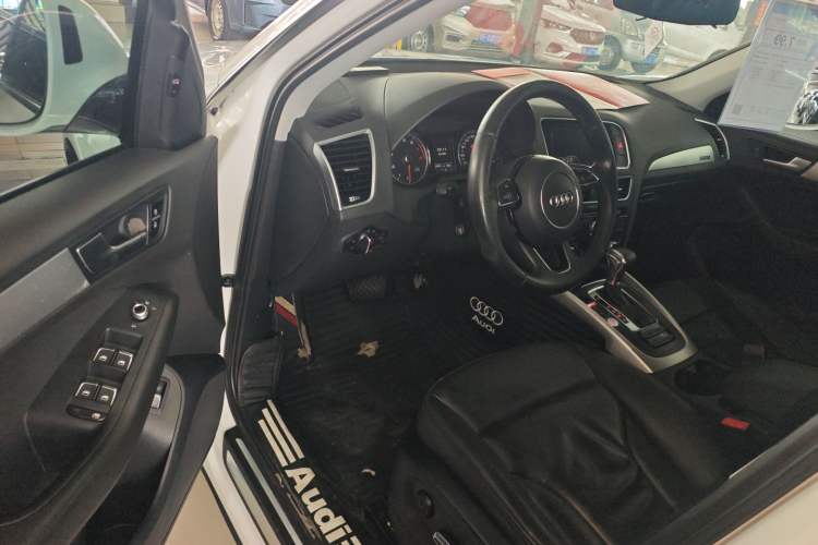 Used Audi Q5 2017 40 TFSI Technology Edition Driver Seat