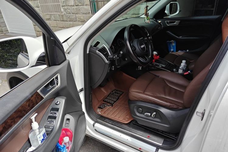 Used Audi Q5 2017 Plus 40 TFSI Ambition Model Driver Seat