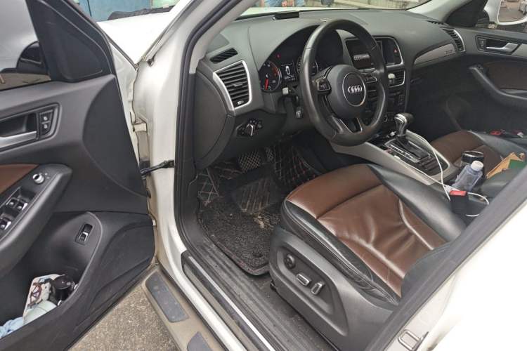 Used Audi Q5 2017 Plus 40 TFSI Ambition Model Driver Seat