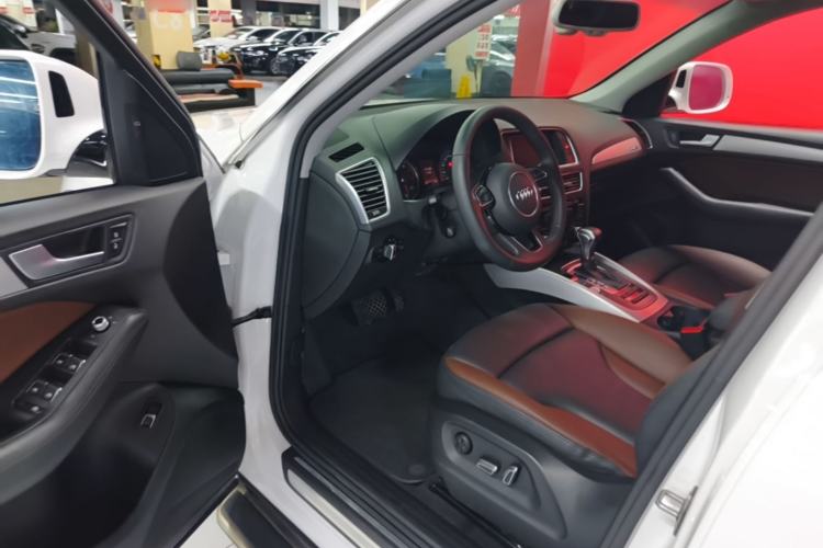 Used Audi Q5 2017 Plus 40 TFSI Technology Model Driver Seat