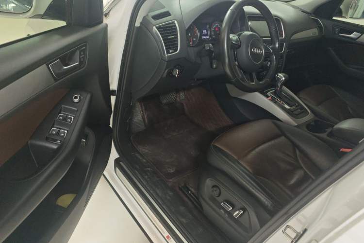 Used Audi Q5 2017 Plus 40 TFSI Ambition Model Driver Seat