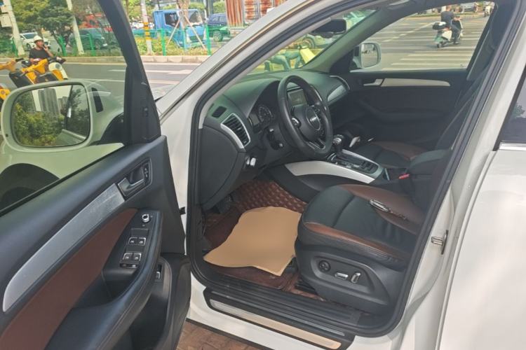 Used Audi Q5 2017 Plus 40 TFSI Technology Model Driver Seat