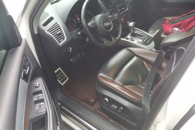 Used Audi Q5 2017 Plus 40 TFSI Technology Model Driver Seat