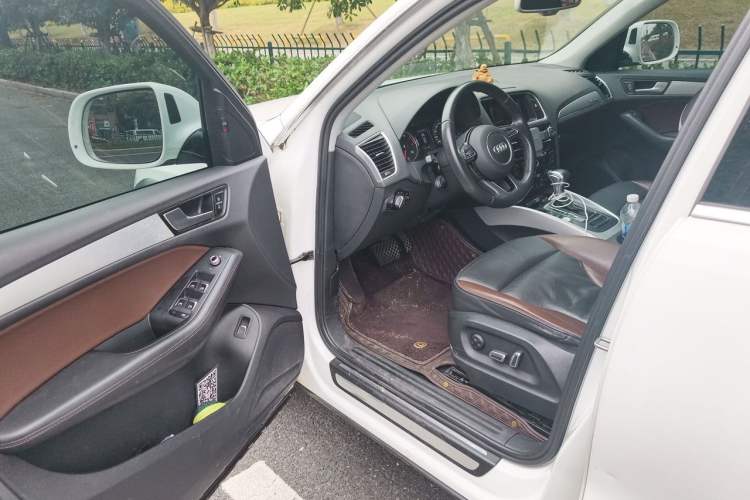 Used Audi Q5 2017 Plus 40 TFSI Technology Model Driver Seat