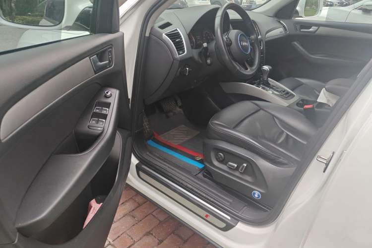 Used Audi Q5 2017 Plus 40 TFSI Ambition Model Driver Seat