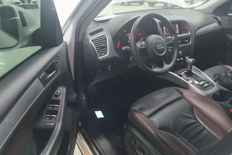 Used Audi Q5 2017 40 TFSI Technology Edition Driver Seat