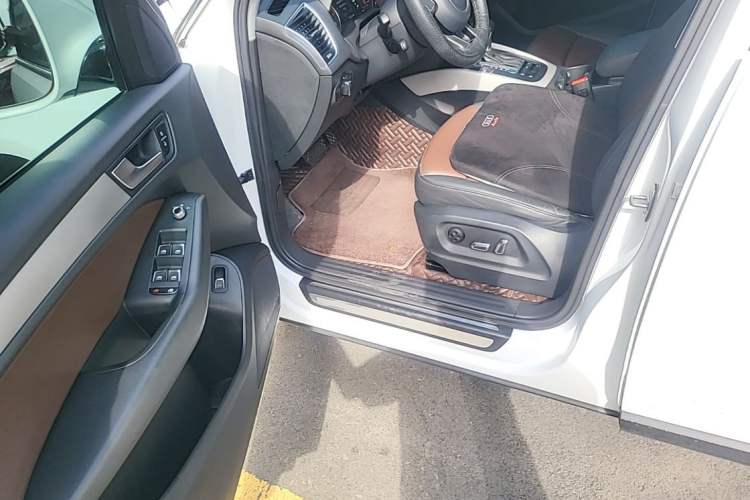 Used Audi Q5 2017 40 TFSI Ambition Edition Driver Seat