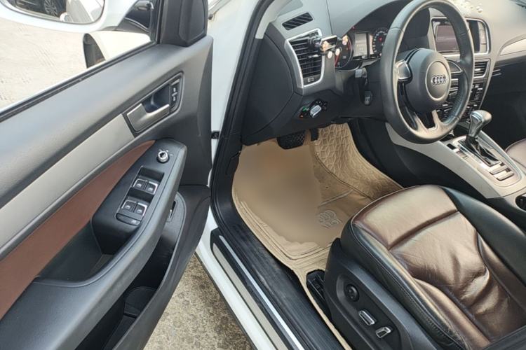 Used Audi Q5 2017 Plus 40 TFSI Ambition Model Driver Seat