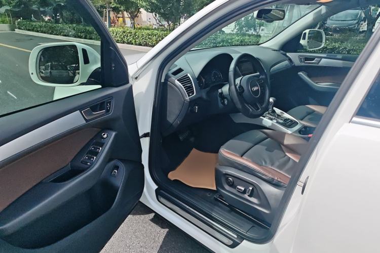 Used Audi Q5 2017 40 TFSI Technology Edition Driver Seat