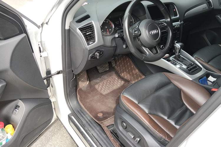 Used Audi Q5 2017 40 TFSI Technology Edition Driver Seat