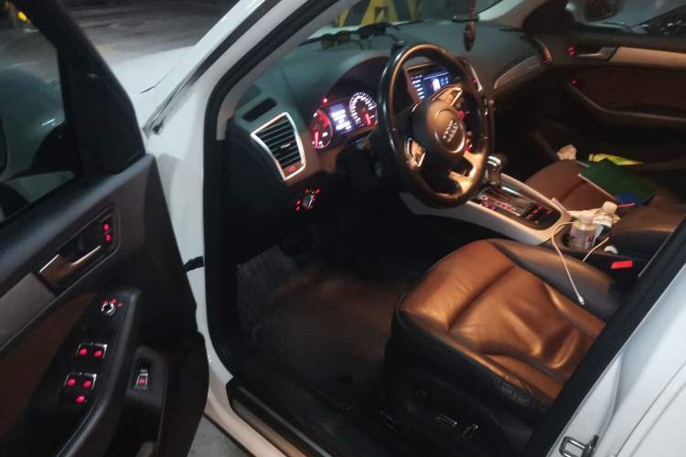 Used Audi Q5 2017 Plus 40 TFSI Ambition Model Driver Seat
