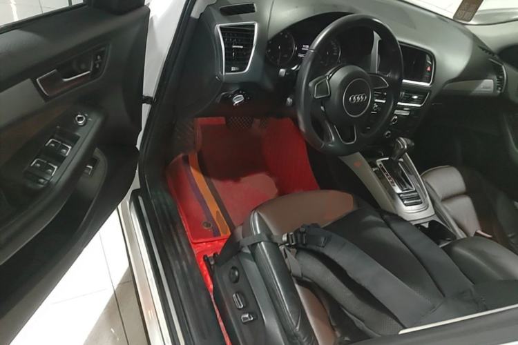 Used Audi Q5 2017 40 TFSI Ambition Edition Driver Seat