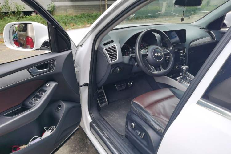 Used Audi Q5 2017 Plus 40 TFSI Ambition Model Driver Seat