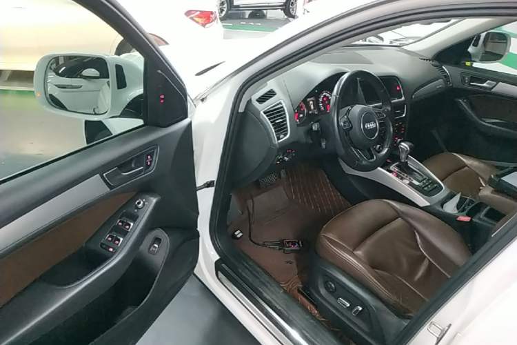 Used Audi Q5 2017 40 TFSI Technology Edition Driver Seat