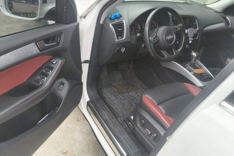 Used Audi Q5 2017 Plus 40 TFSI Technology Model Driver Seat