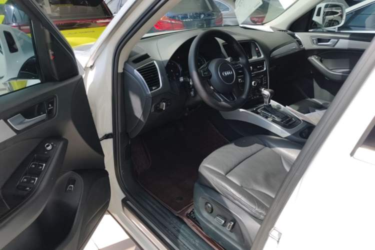 Used Audi Q5 2017 40 TFSI Technology Edition Driver Seat