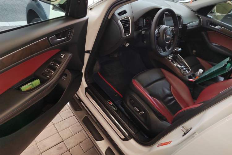 Used Audi Q5 2017 Plus 40 TFSI Technology Model Driver Seat