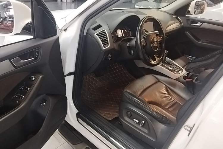 Used Audi Q5 2017 40 TFSI Ambition Edition Driver Seat