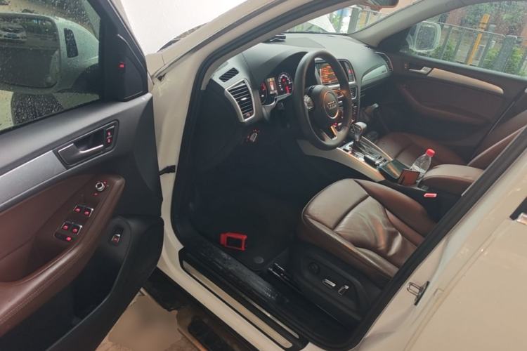 Used Audi Q5 2017 Plus 40 TFSI Technology Model Driver Seat