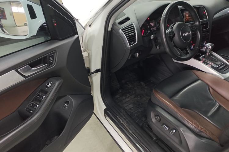 Used Audi Q5 2017 Plus 40 TFSI Technology Model Driver Seat