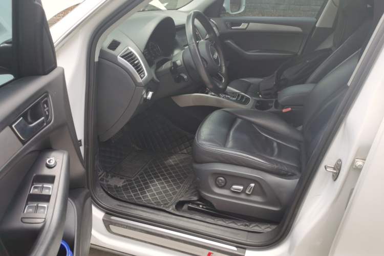 Used Audi Q5 2017 Plus 40 TFSI Ambition Model Driver Seat