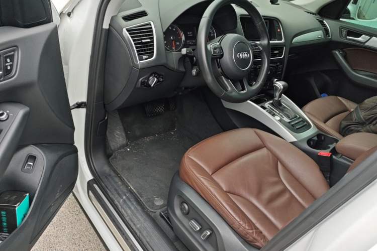 Used Audi Q5 2017 40 TFSI Technology Edition Driver Seat