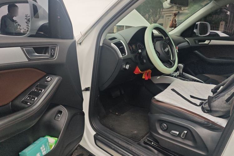 Used Audi Q5 2017 Plus 40 TFSI Technology Model Driver Seat