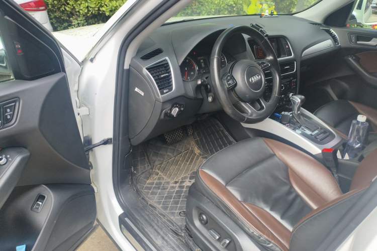 Used Audi Q5 2017 40 TFSI Technology Edition Driver Seat