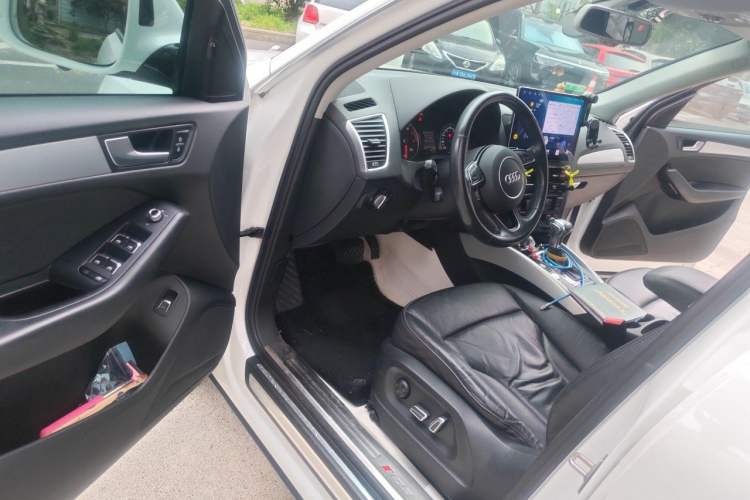 Used Audi Q5 2017 40 TFSI Technology Edition Driver Seat