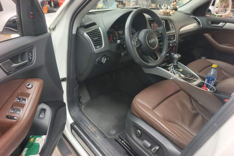 Used Audi Q5 2017 Plus 40 TFSI Technology Model Driver Seat