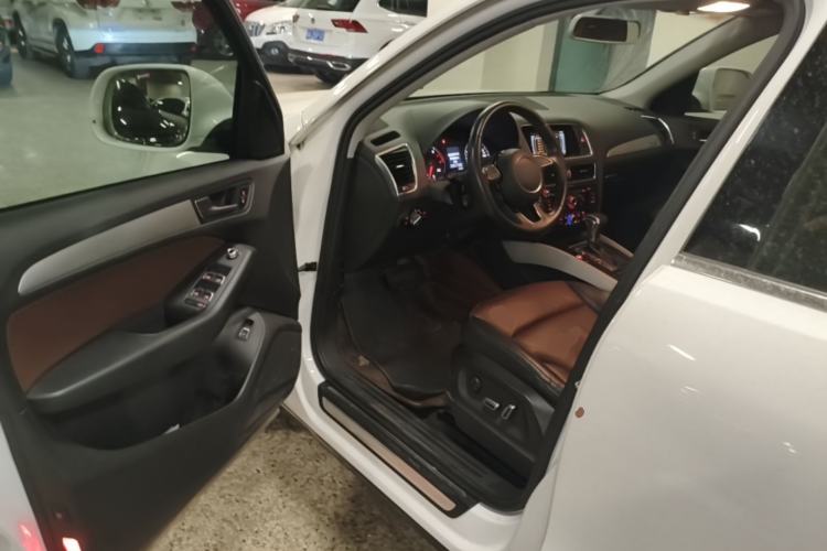 Used Audi Q5 2017 40 TFSI Ambition Edition Driver Seat