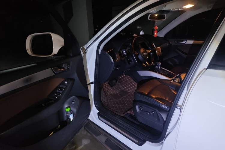 Used Audi Q5 2017 40 TFSI Ambition Edition Driver Seat