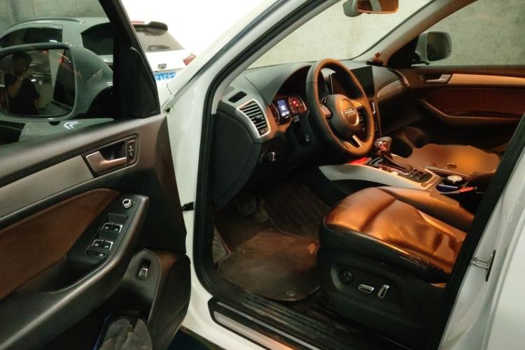 Used Audi Q5 2017 Plus 40 TFSI Ambition Model Driver Seat