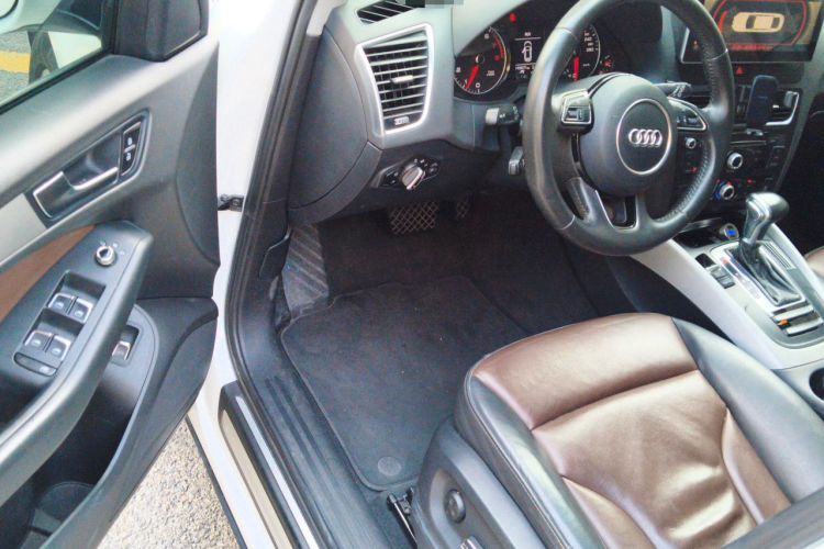 Used Audi Q5 2017 Plus 40 TFSI Ambition Model Driver Seat