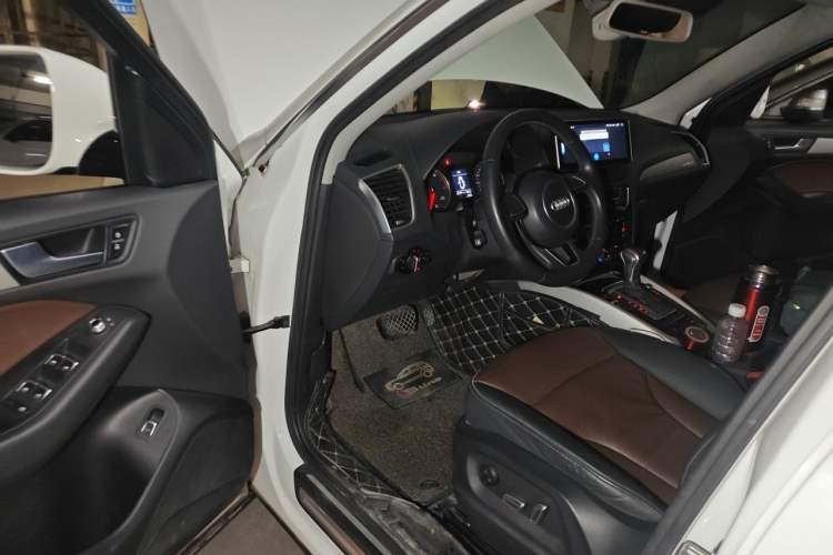 Used Audi Q5 2017 Plus 40 TFSI Ambition Model Driver Seat