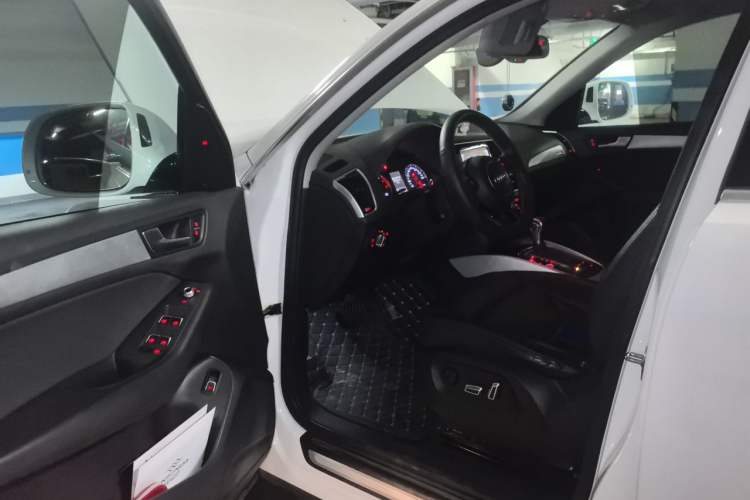 Used Audi Q5 2017 40 TFSI Technology Edition Driver Seat