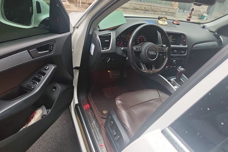 Used Audi Q5 2017 40 TFSI Comfort Model Driver Seat