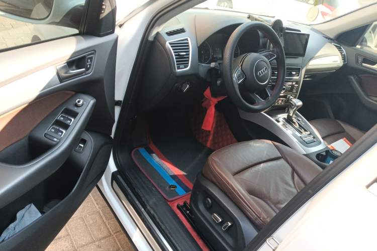Used Audi Q5 2017 40 TFSI Technology Edition Driver Seat