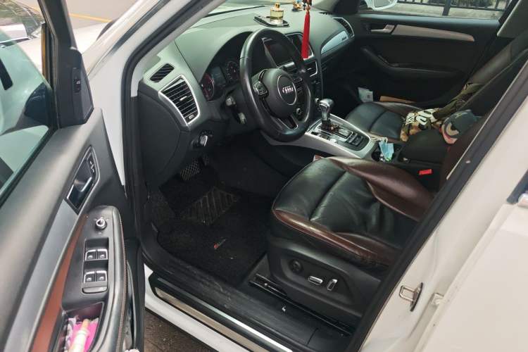 Used Audi Q5 2017 Plus 40 TFSI Technology Model Driver Seat
