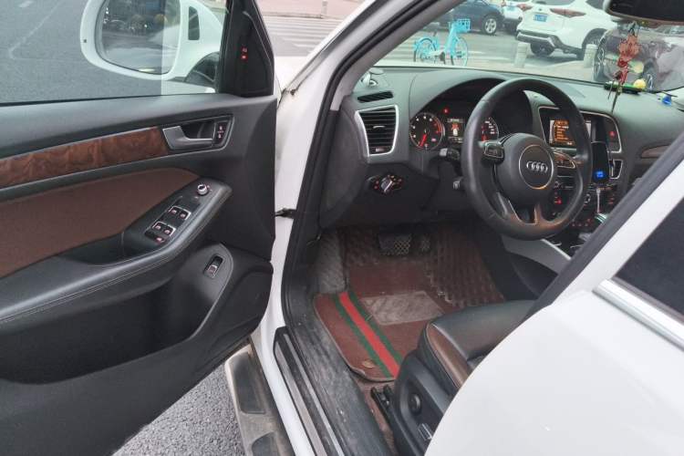 Used Audi Q5 2017 Plus 40 TFSI Technology Model Driver Seat