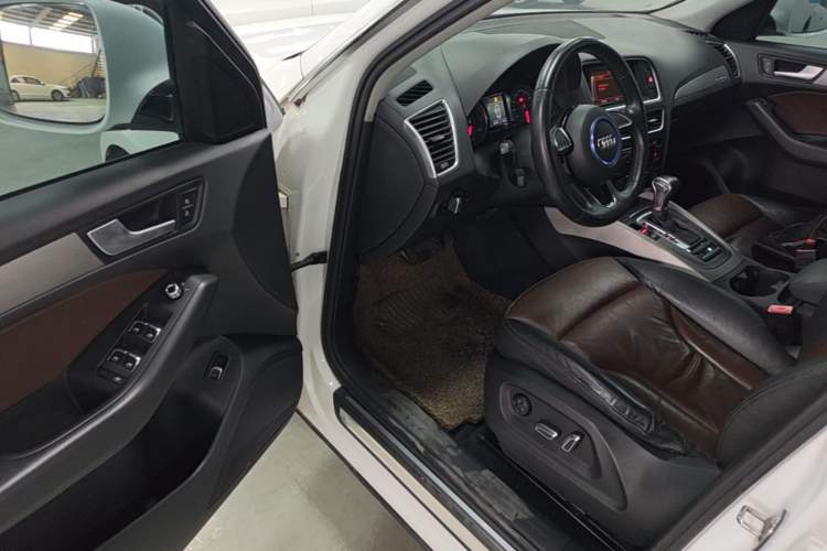 Used Audi Q5 2017 40 TFSI Ambition Edition Driver Seat
