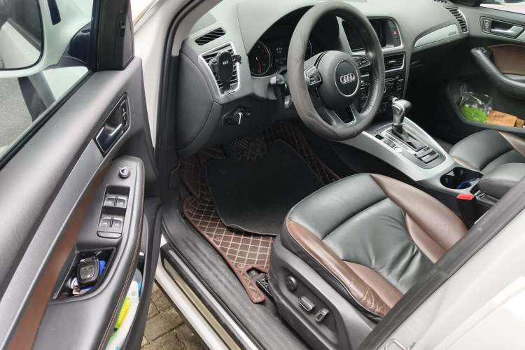 Used Audi Q5 2017 40 TFSI Technology Edition Driver Seat
